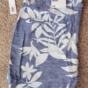 Old Navy Blue and White Floral Women's Shorts